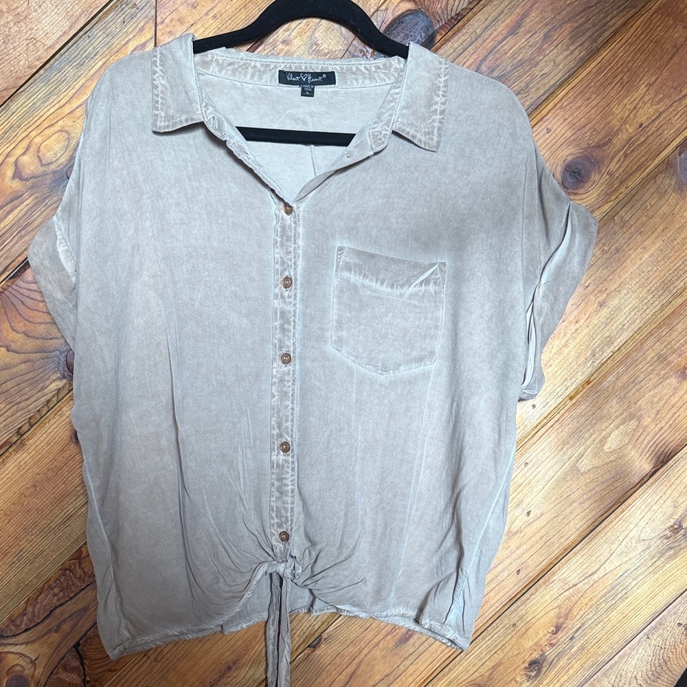 Velvet Heart Tan Collared Button-Front Shirt